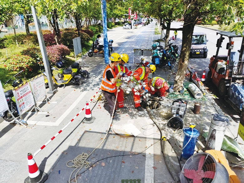  三台UV-CIPP紫外光固化修复